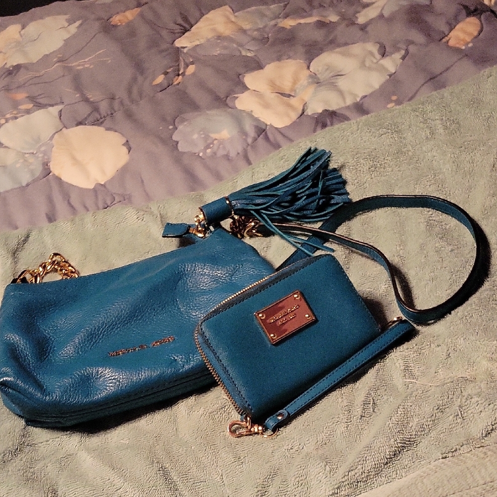 VINTAGE MICHAEL KORS BAG N WALLET IN BEAUTIFUL AQUA COLOR